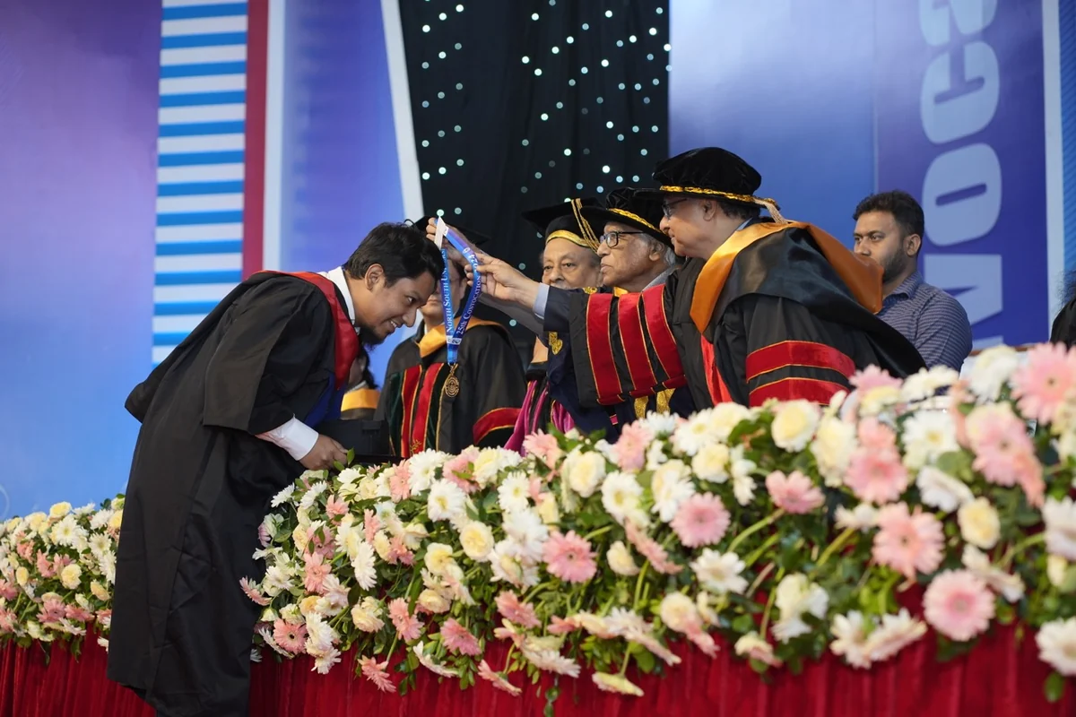 Alif Elham Khan receiving the Chancellor's Gold Medal at North South University's 25th Convocation